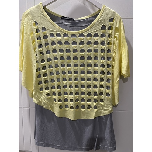HONEY & BEAU - Cut Out Contrast Top (HT49073 - Grey/Yellow)